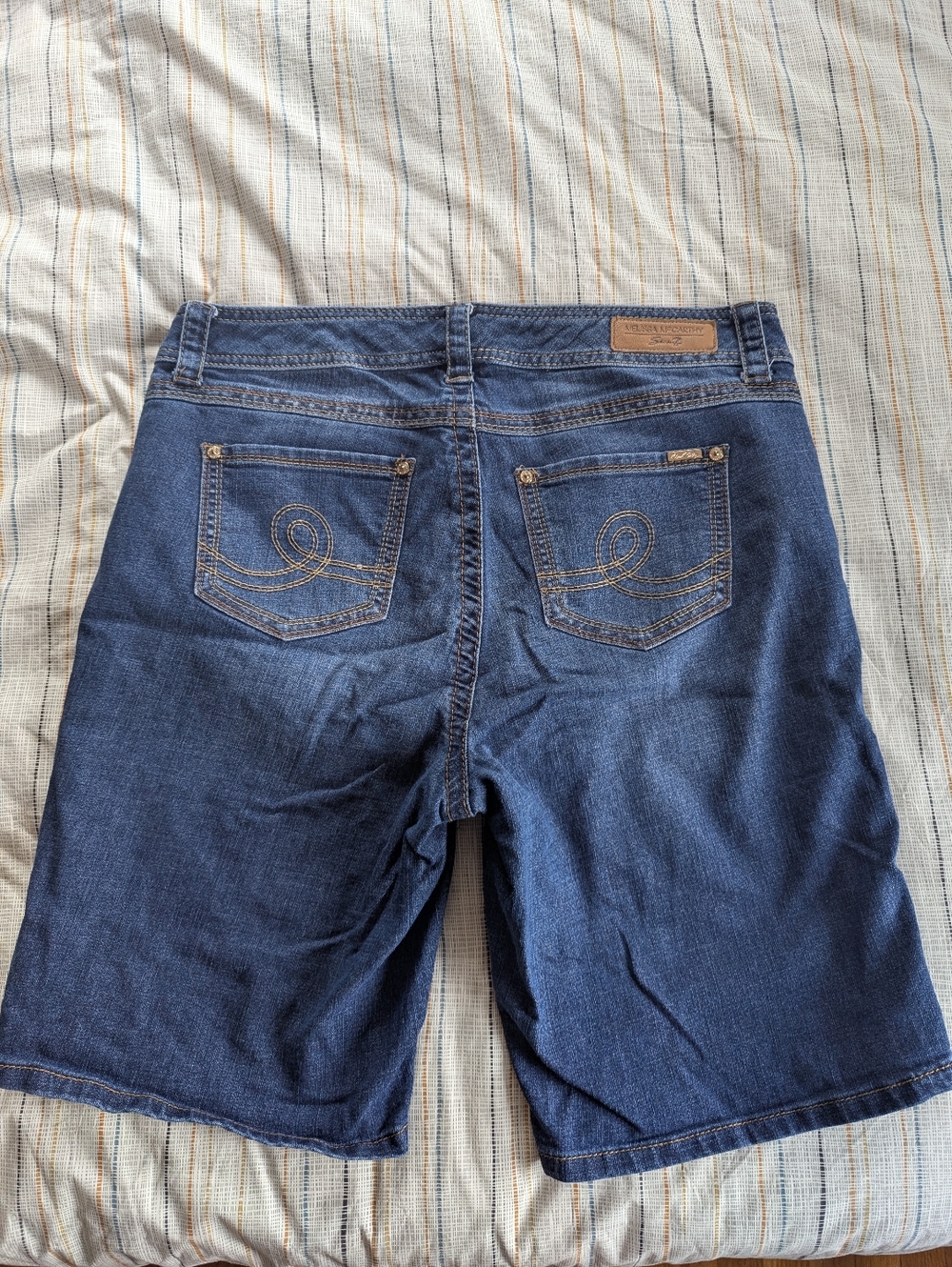Melissa McCarthy Seven7 Dark Blue Jean Shorts - Picture 4 of 4